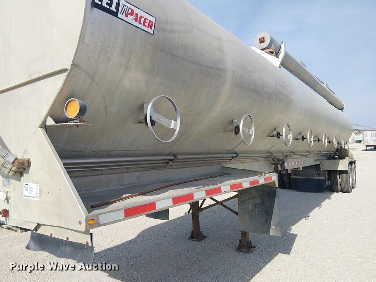 image for item FH7043 2018 CEI AT35LW feed delivery trailer