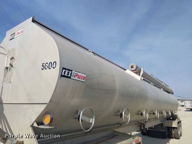 image for item FH7043 2018 CEI AT35LW feed delivery trailer