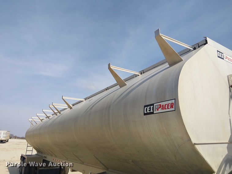 image for item FH7043 2018 CEI AT35LW feed delivery trailer