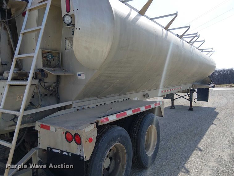 image for item FH7043 2018 CEI AT35LW feed delivery trailer