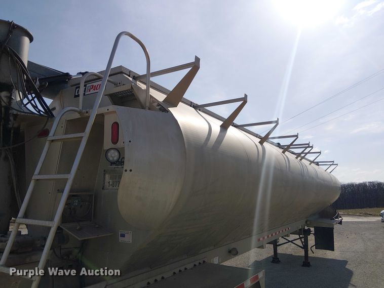 image for item FH7043 2018 CEI AT35LW feed delivery trailer