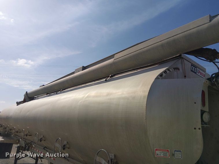 image for item FH7043 2018 CEI AT35LW feed delivery trailer