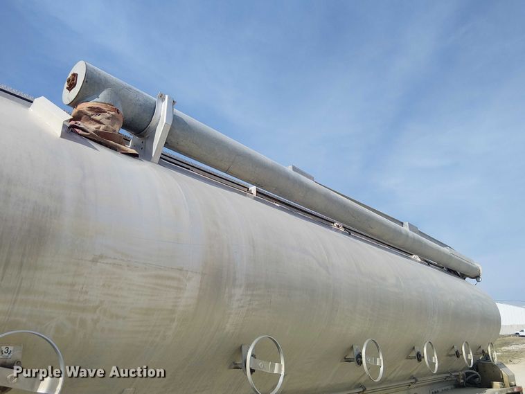 image for item FH7043 2018 CEI AT35LW feed delivery trailer