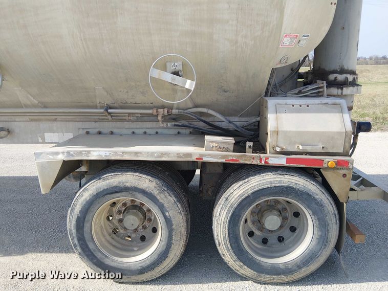 image for item FH7043 2018 CEI AT35LW feed delivery trailer