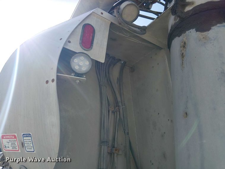 image for item FH7043 2018 CEI AT35LW feed delivery trailer