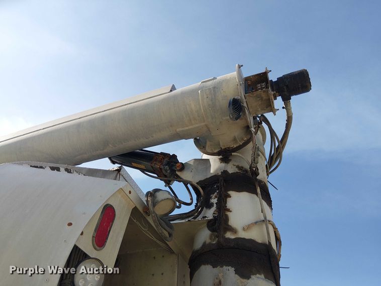 image for item FH7043 2018 CEI AT35LW feed delivery trailer