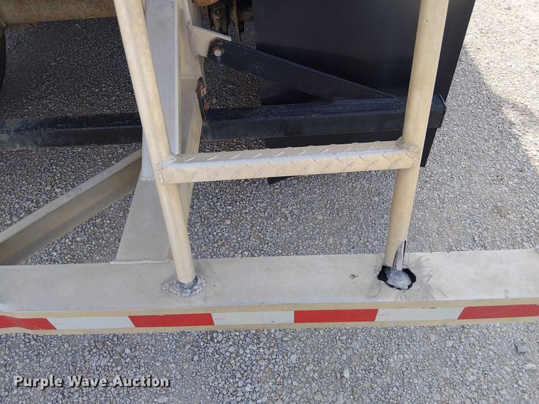 image for item FH7043 2018 CEI AT35LW feed delivery trailer