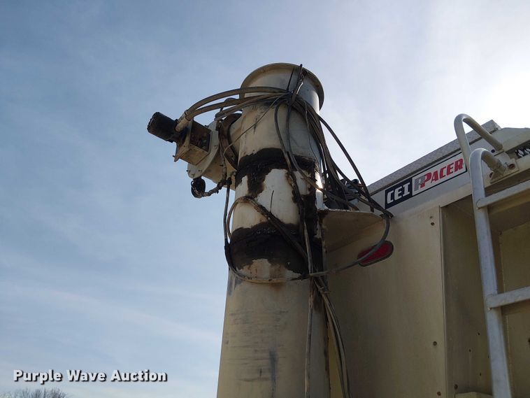 image for item FH7043 2018 CEI AT35LW feed delivery trailer