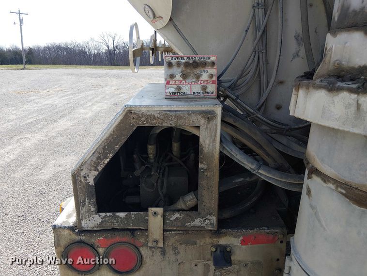 image for item FH7043 2018 CEI AT35LW feed delivery trailer