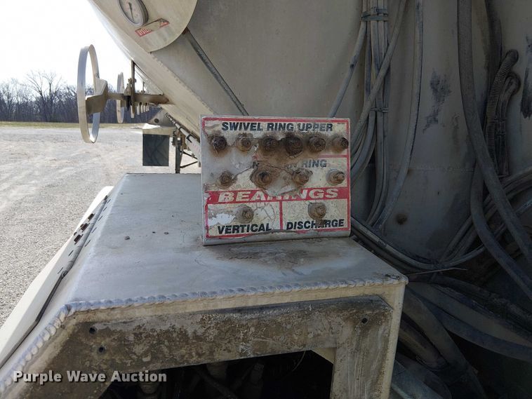 image for item FH7043 2018 CEI AT35LW feed delivery trailer