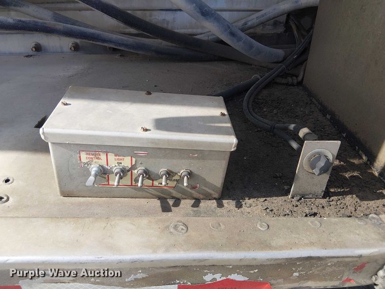 image for item FH7043 2018 CEI AT35LW feed delivery trailer