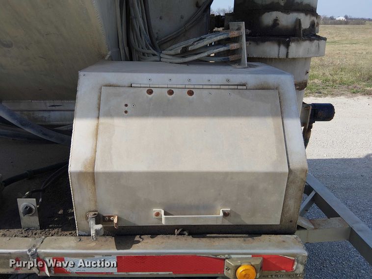 image for item FH7043 2018 CEI AT35LW feed delivery trailer