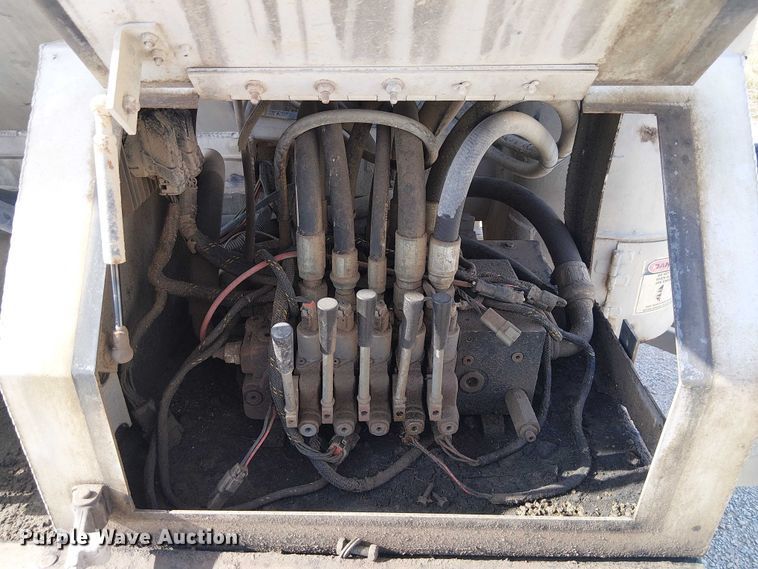 image for item FH7043 2018 CEI AT35LW feed delivery trailer