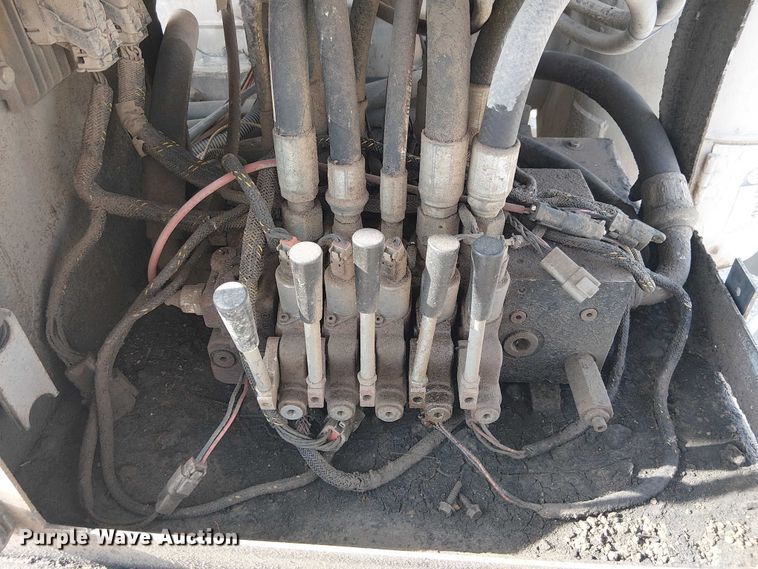 image for item FH7043 2018 CEI AT35LW feed delivery trailer