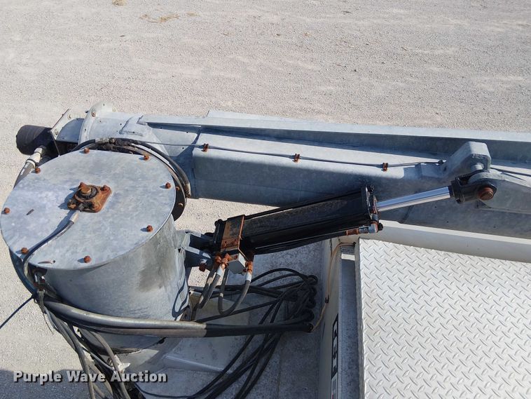 image for item FH7043 2018 CEI AT35LW feed delivery trailer