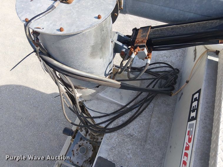 image for item FH7043 2018 CEI AT35LW feed delivery trailer