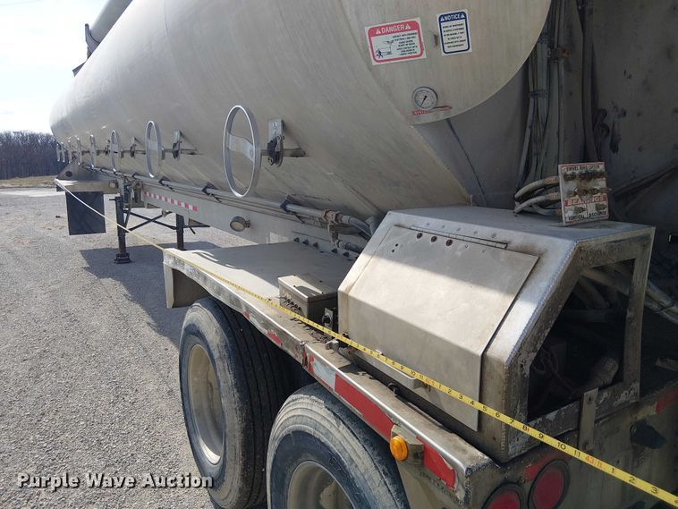 image for item FH7043 2018 CEI AT35LW feed delivery trailer