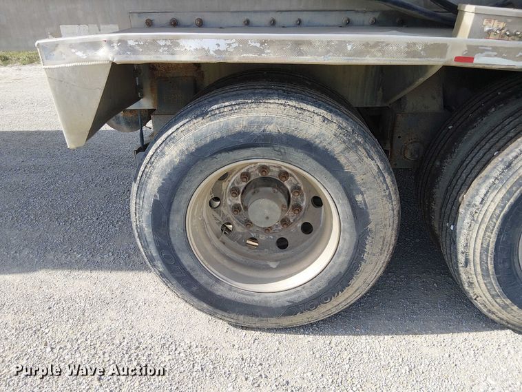 image for item FH7043 2018 CEI AT35LW feed delivery trailer