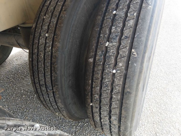 image for item FH7043 2018 CEI AT35LW feed delivery trailer