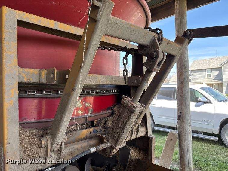 image for item FI0852 Hay Buster H1000 Big Bite feed grinder/mixer