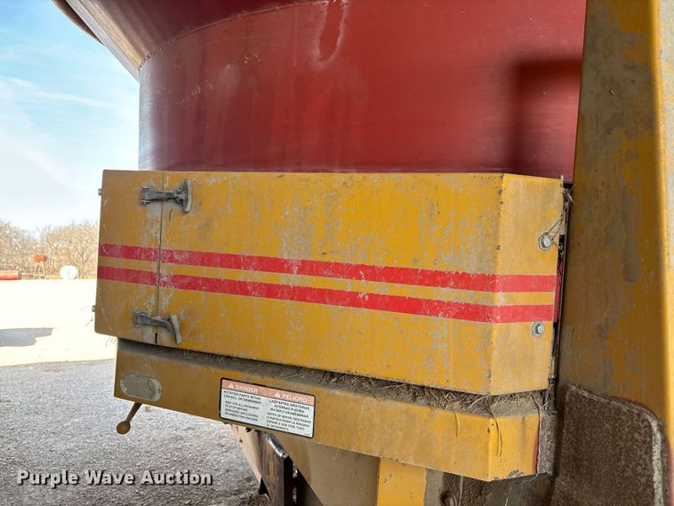 image for item FI0852 Hay Buster H1000 Big Bite feed grinder/mixer