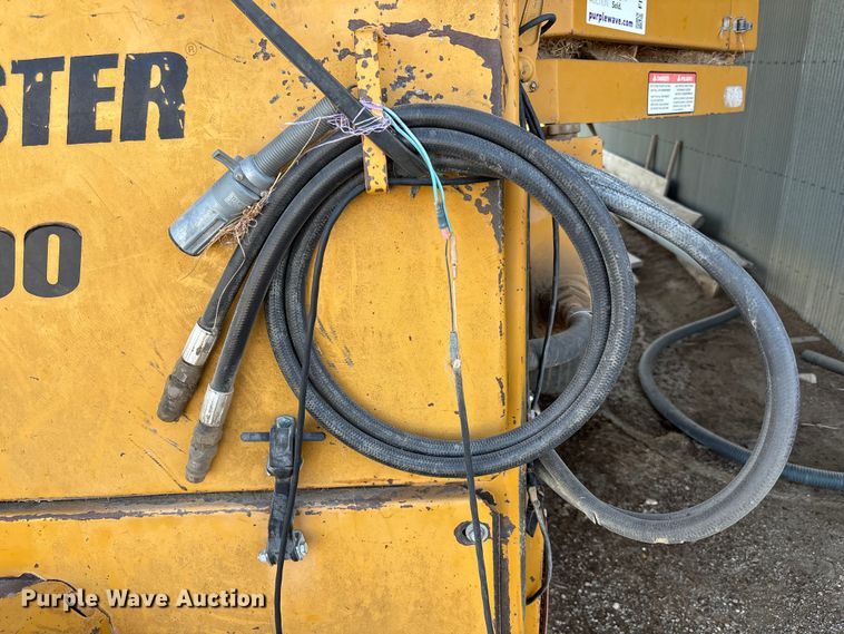 image for item FI0852 Hay Buster H1000 Big Bite feed grinder/mixer