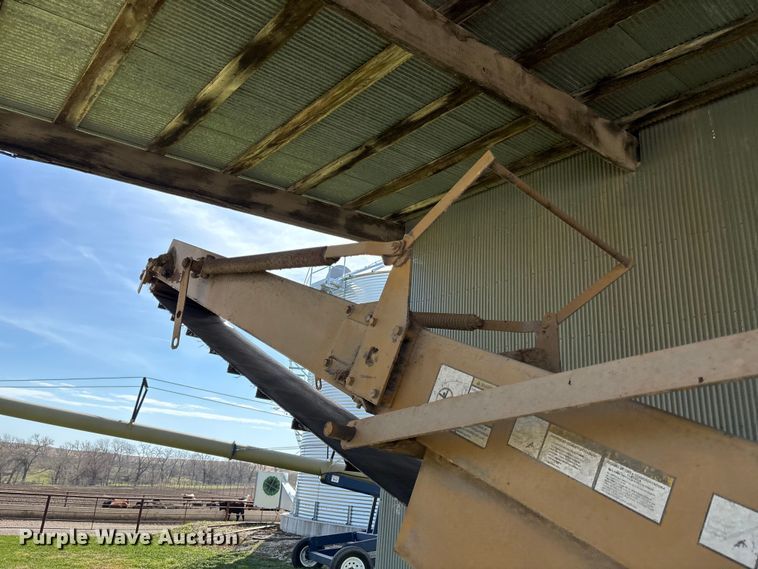 image for item FI0852 Hay Buster H1000 Big Bite feed grinder/mixer