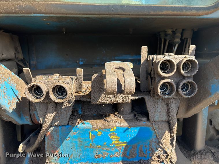 image for item FI0931 1985 Ford TW25 tractor