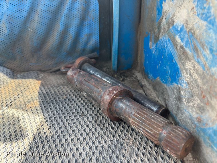 image for item FI0931 1985 Ford TW25 tractor