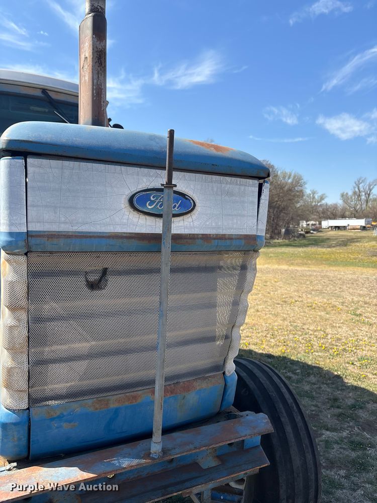 image for item FI0931 1985 Ford TW25 tractor