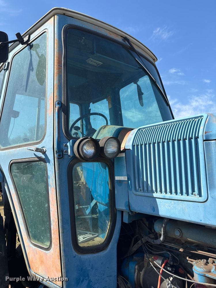 image for item FI0931 1985 Ford TW25 tractor