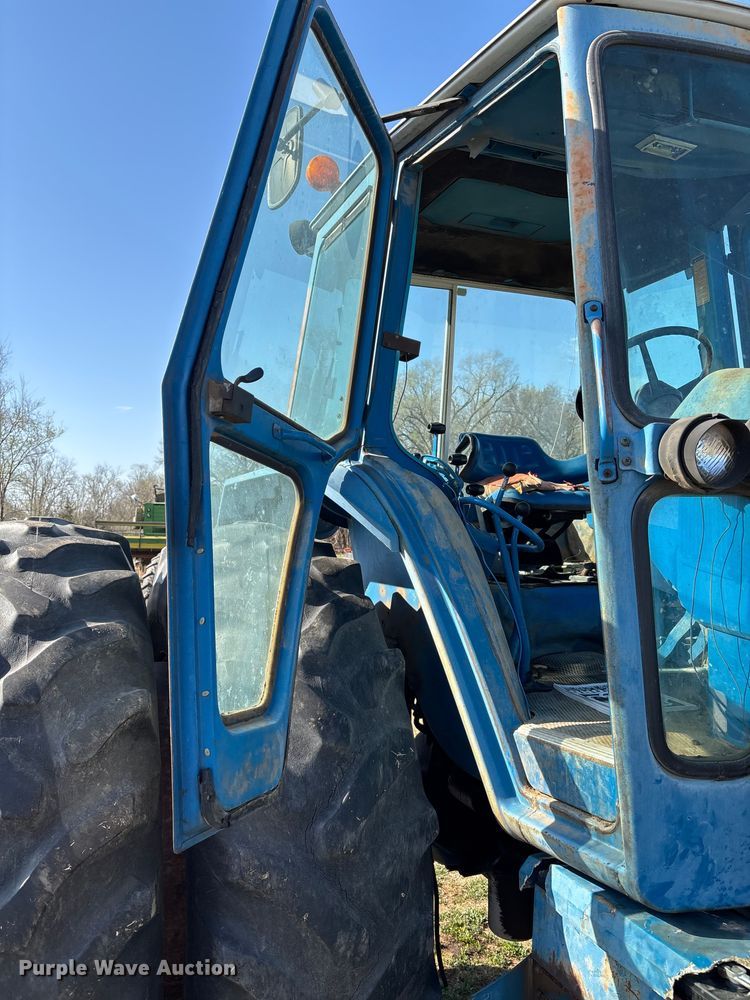 image for item FI0931 1985 Ford TW25 tractor