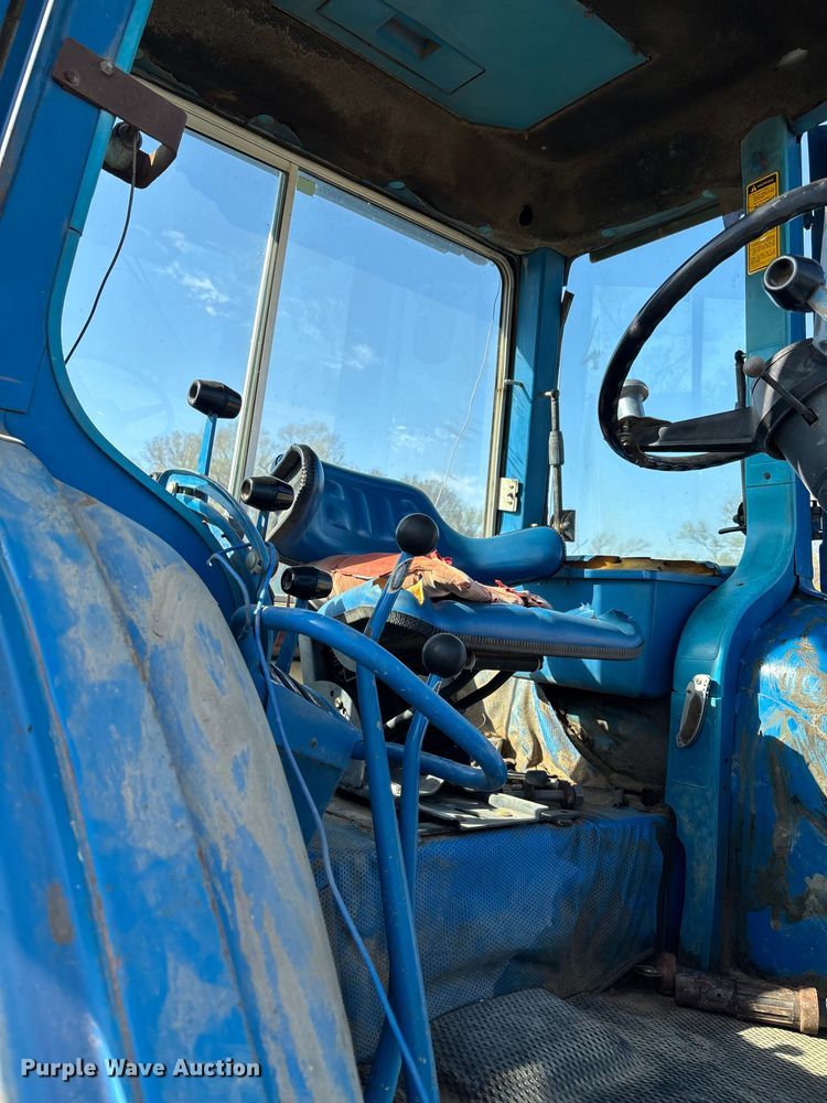image for item FI0931 1985 Ford TW25 tractor