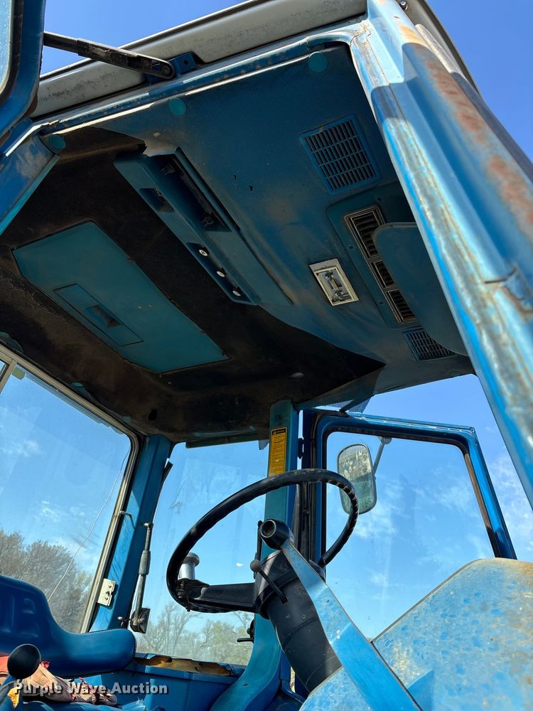 image for item FI0931 1985 Ford TW25 tractor