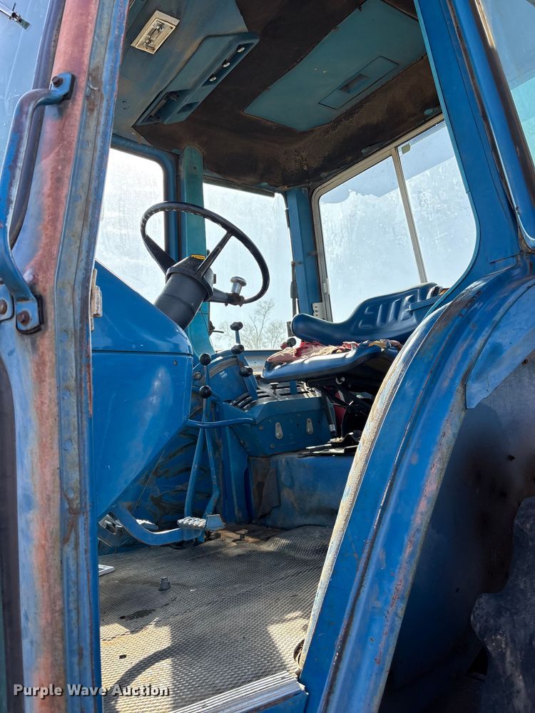 image for item FI0931 1985 Ford TW25 tractor