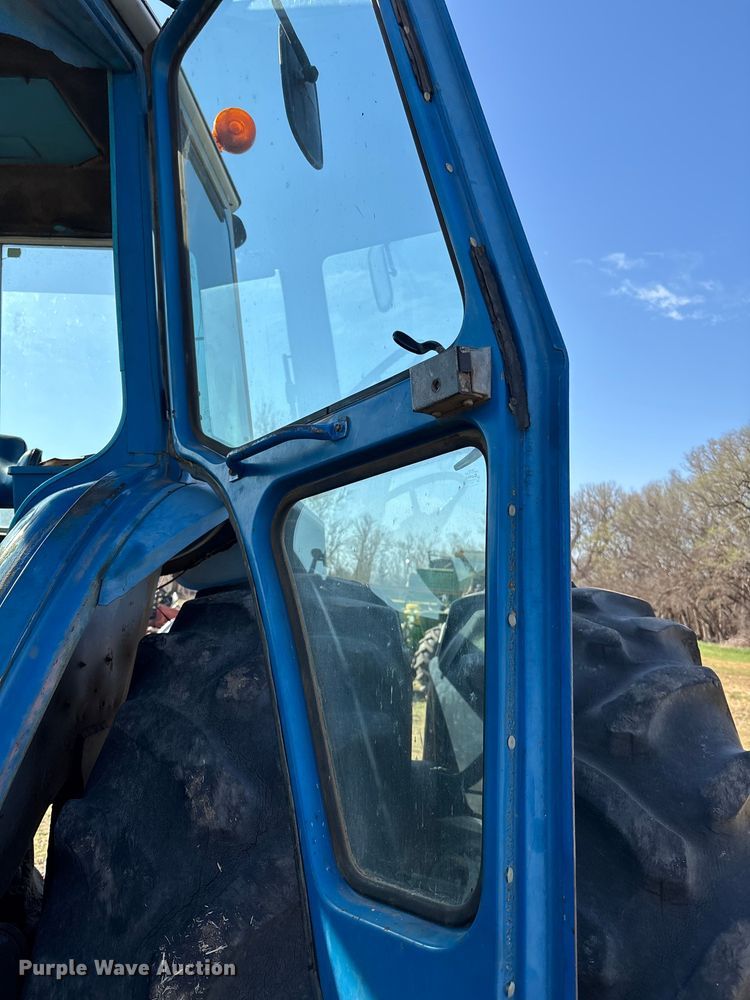 image for item FI0931 1985 Ford TW25 tractor