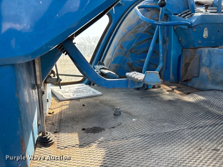 image for item FI0931 1985 Ford TW25 tractor