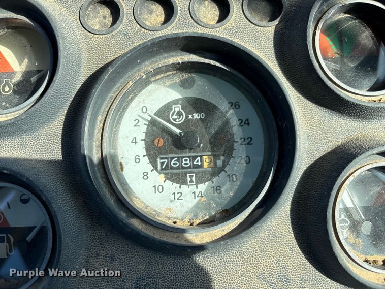 image for item FI0931 1985 Ford TW25 tractor