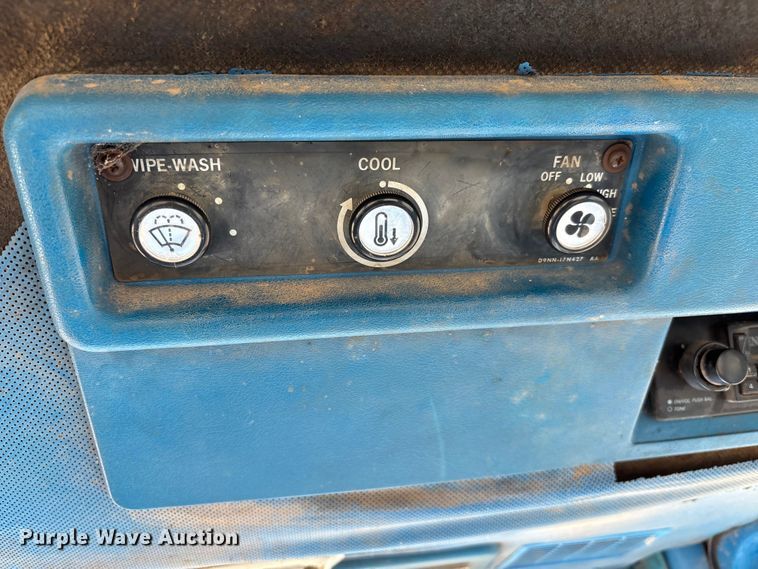 image for item FI0931 1985 Ford TW25 tractor