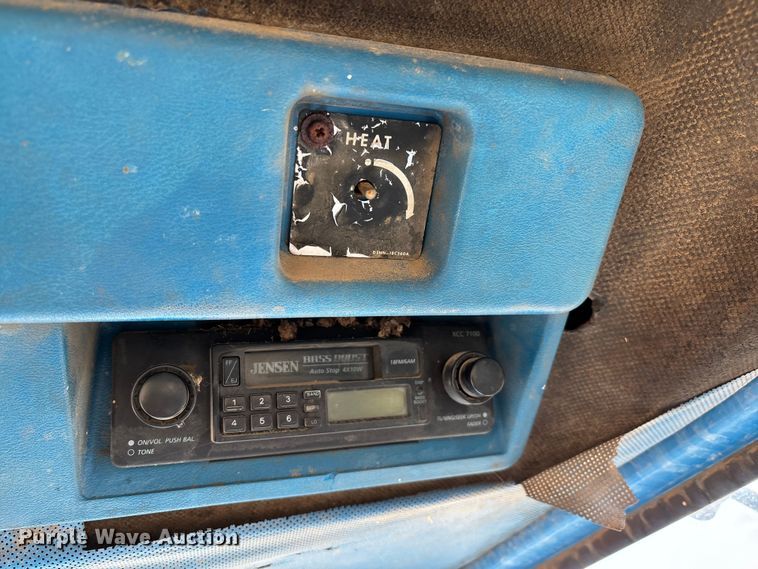 image for item FI0931 1985 Ford TW25 tractor