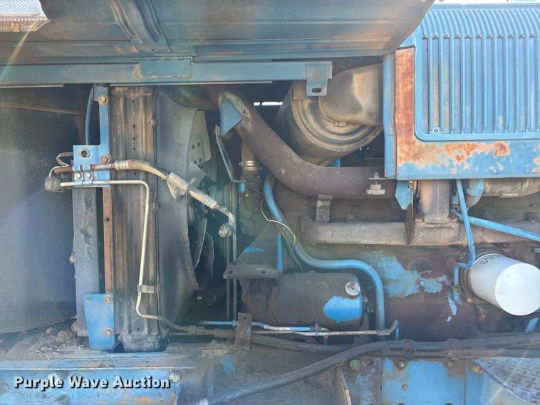 image for item FI0931 1985 Ford TW25 tractor
