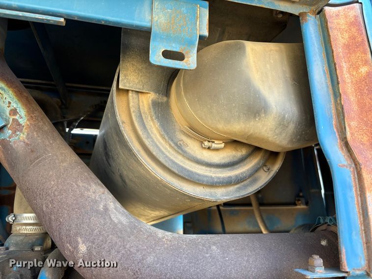 image for item FI0931 1985 Ford TW25 tractor