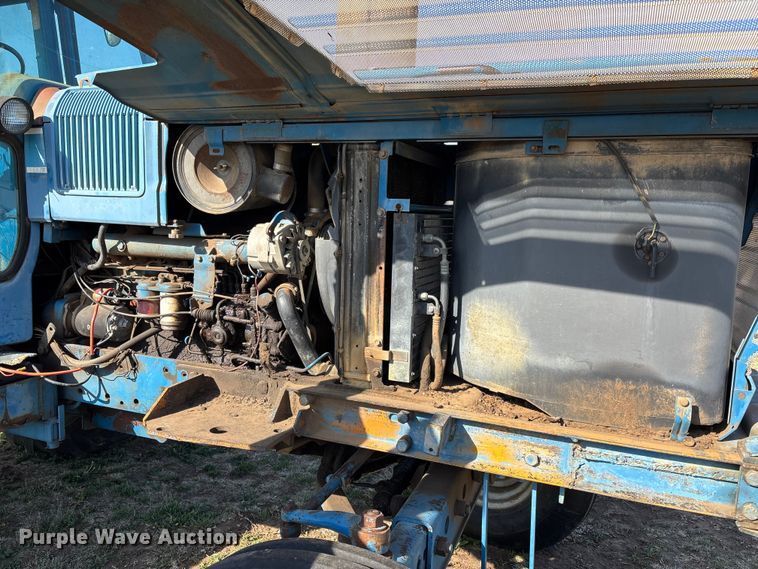 image for item FI0931 1985 Ford TW25 tractor
