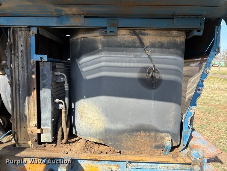 image for item FI0931 1985 Ford TW25 tractor