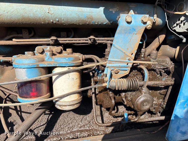 image for item FI0931 1985 Ford TW25 tractor