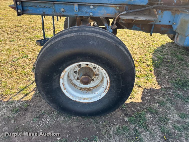 image for item FI0931 1985 Ford TW25 tractor