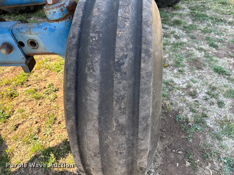 image for item FI0931 1985 Ford TW25 tractor