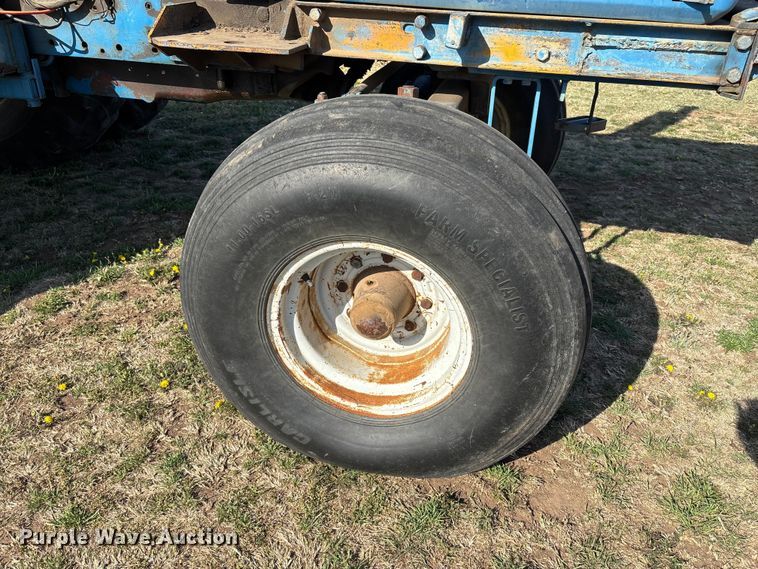 image for item FI0931 1985 Ford TW25 tractor