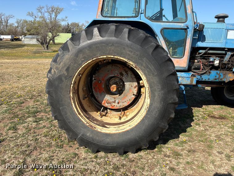 image for item FI0931 1985 Ford TW25 tractor