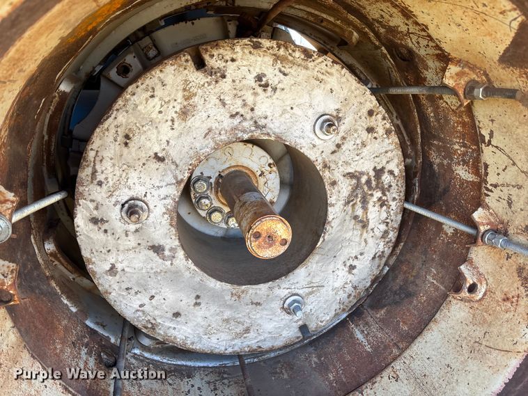 image for item FI0931 1985 Ford TW25 tractor